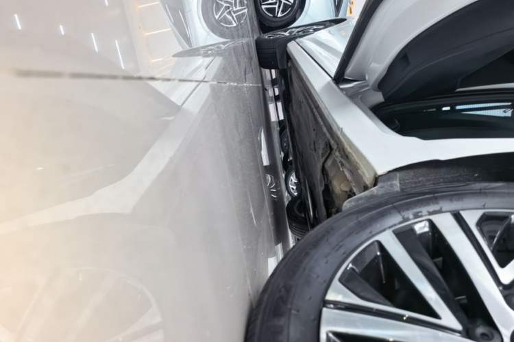 Used Volkswagen Lavida 2024 1.5L Automatic 5 Million Edition Left Side Sill