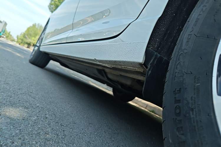 Used Volkswagen Lavida 2024 1.5L Automatic 5 Million Edition Left Side Sill