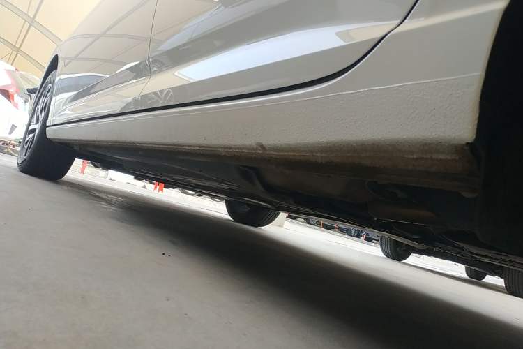 Used Volkswagen Lavida 2024 1.5L Automatic 5 Million Edition Left Side Sill