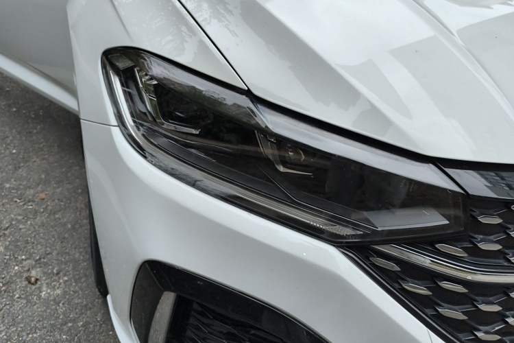 Used Volkswagen Lavida 2024 1.5L Automatic Starry Sky 5 Million Edition Right Front Headlight