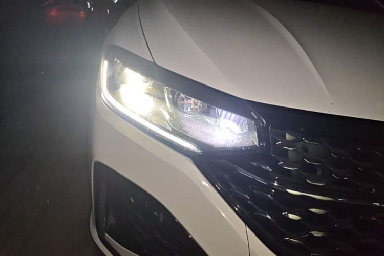 Used Volkswagen Lavida 2024 1.5L Automatic Starry Sky 5 Million Edition Right Front Headlight