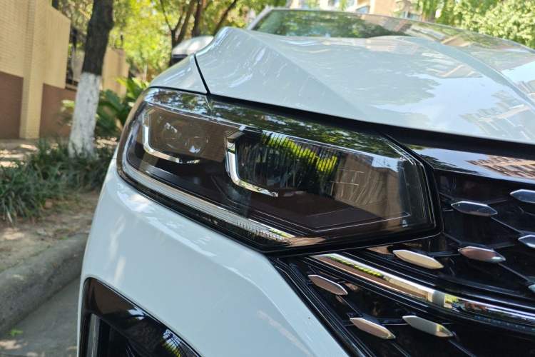 Used Volkswagen Lavida 2024 1.5L Automatic Starry Sky 5 Million Edition Right Front Headlight