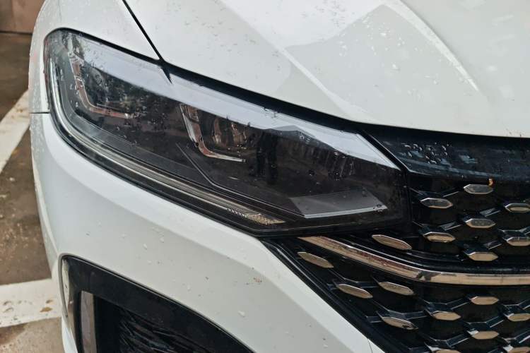 Used Volkswagen Lavida 2024 1.5L Automatic Starry Sky 5 Million Edition Right Front Headlight