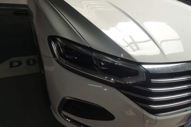 Used Volkswagen Lavida 2024 1.5L Automatic 5 Million Edition Right Front Headlight
