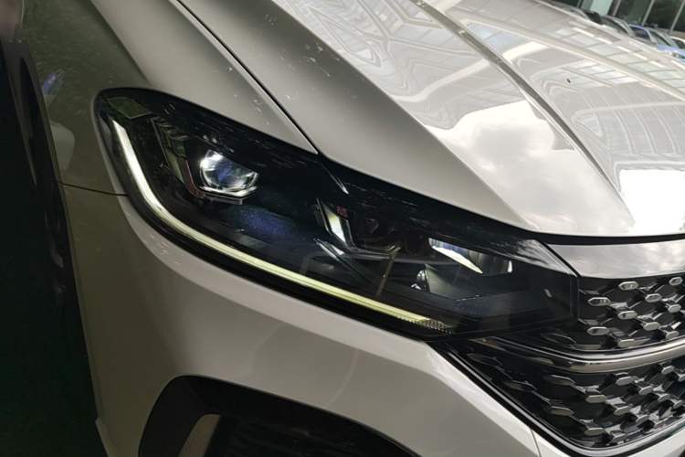 Used Volkswagen Lavida 2024 300TSI DSG Starry Sky Leading Edition Right Front Headlight