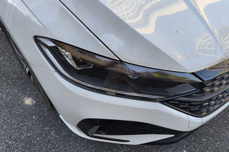 Used Volkswagen Lavida 2024 1.5L Automatic Starry Sky 5 Million Edition Right Front Headlight