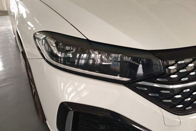 Used Volkswagen Lavida 2024 300TSI DSG Starry Sky Leading Edition Right Front Headlight