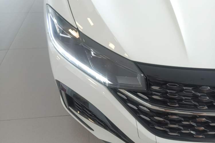 Used Volkswagen Lavida 2024 300TSI DSG Starry Sky Leading Edition Right Front Headlight