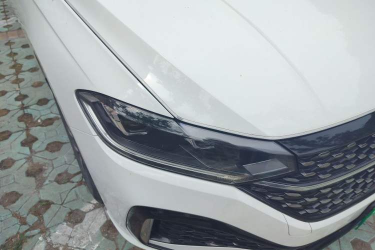 Used Volkswagen Lavida 2024 1.5L Automatic Starry Sky 5 Million Edition Right Front Headlight