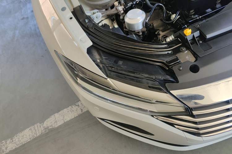Used Volkswagen Lavida 2024 1.5L Automatic DeYi Edition Right Front Headlight