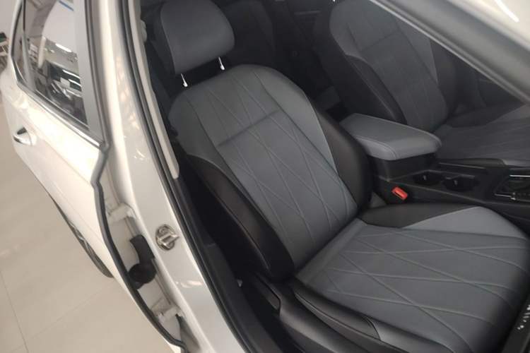 Used Volkswagen Lavida 2024 1.5L Automatic Starry Sky 5 Million Edition Right Front Seat