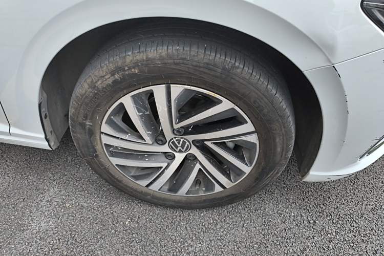 Used Volkswagen Lavida 2024 1.5L Automatic 5 Million Edition Right Front Wheel Hub