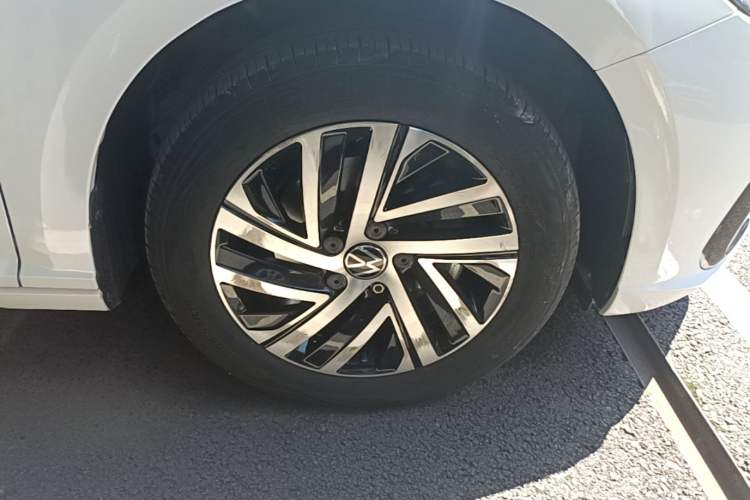 Used Volkswagen Lavida 2024 300TSI DSG Starry Sky Leading Edition Right Front Wheel Hub