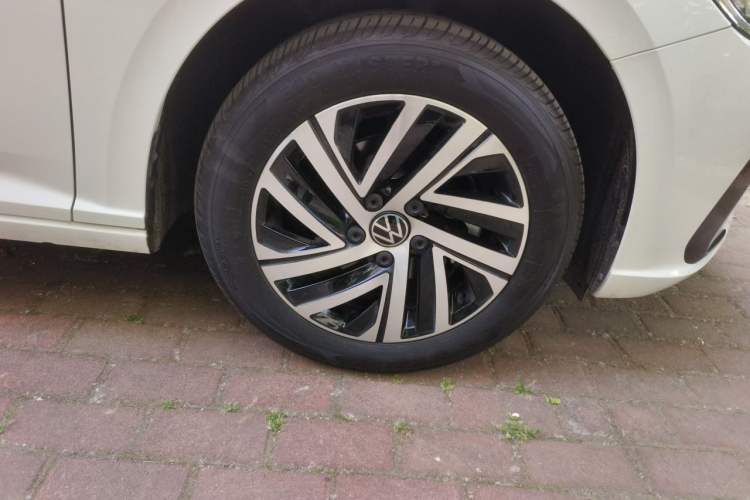 Used Volkswagen Lavida 2024 1.5L Automatic Starry Sky 5 Million Edition Right Front Wheel Hub