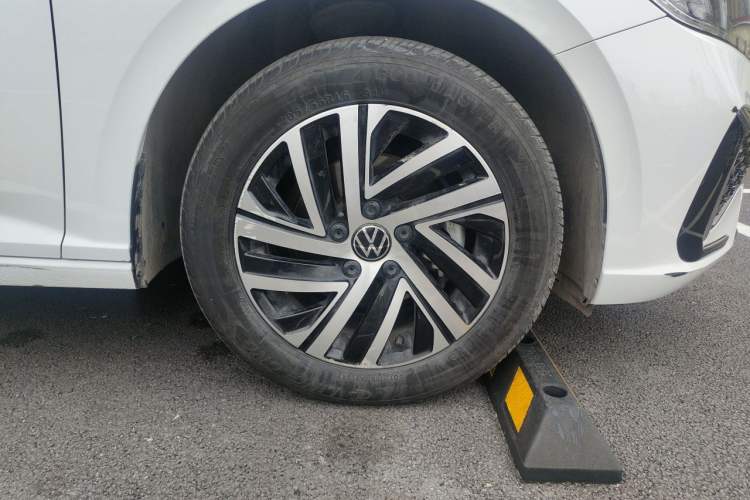 Used Volkswagen Lavida 2024 1.5L Automatic Starry Sky 5 Million Edition Right Front Wheel Hub