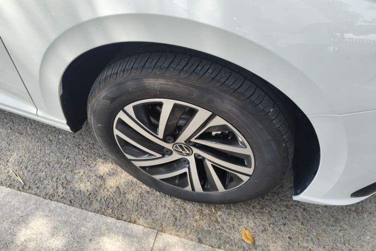 Used Volkswagen Lavida 2024 300TSI DSG Starry Sky Leading Edition Right Front Wheel Hub