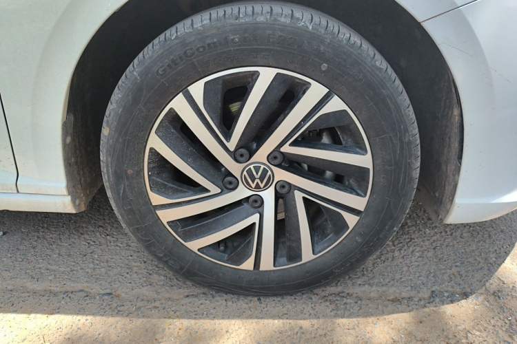 Used Volkswagen Lavida 2024 300TSI DSG Starry Sky Leading Edition Right Front Wheel Hub