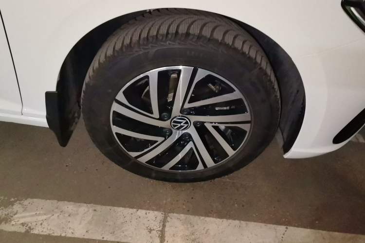 Used Volkswagen Lavida 2024 1.5L Automatic Starry Sky 5 Million Edition Right Front Wheel Hub