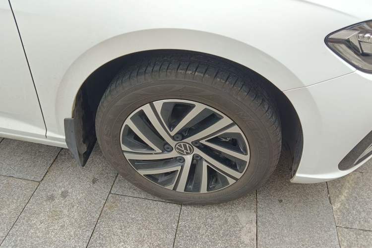 Used Volkswagen Lavida 2024 1.5L Automatic Starry Sky 5 Million Edition Right Front Wheel Hub