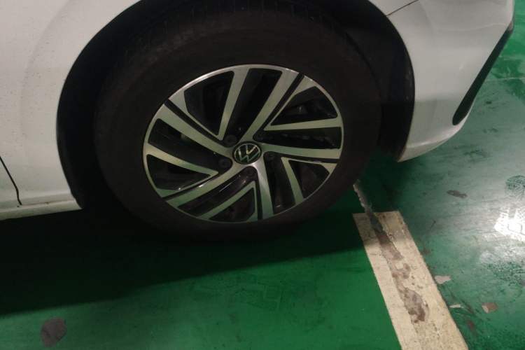 Used Volkswagen Lavida 2024 300TSI DSG Starry Sky Leading Edition Right Front Wheel Hub