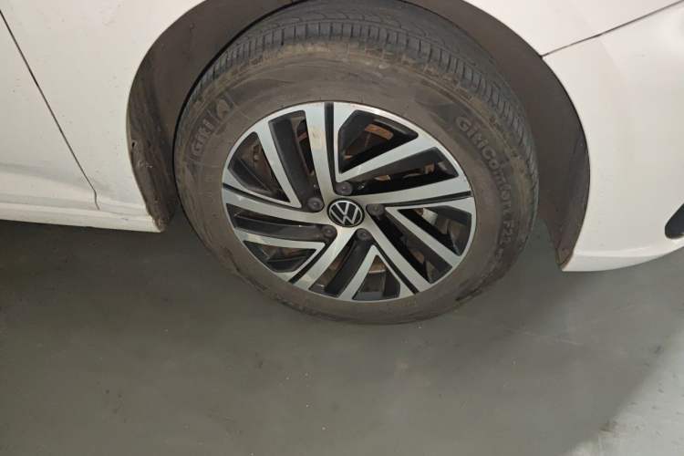 Used Volkswagen Lavida 2024 1.5L Automatic Starry Sky 5 Million Edition Right Front Wheel Hub