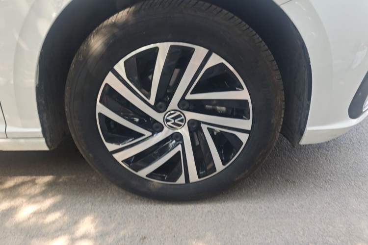 Used Volkswagen Lavida 2024 1.5L Automatic Starry Sky 5 Million Edition Right Front Wheel Hub