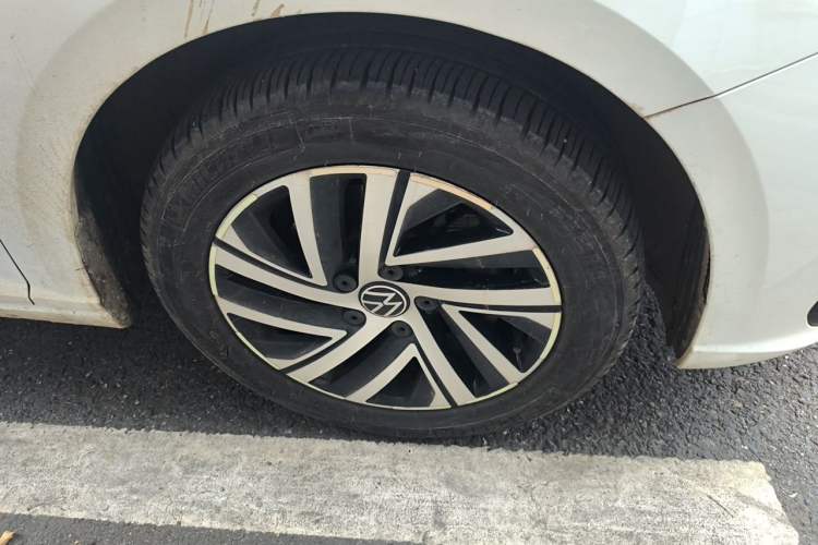 Used Volkswagen Lavida 2024 300TSI DSG Starry Sky Leading Edition Right Front Wheel Hub