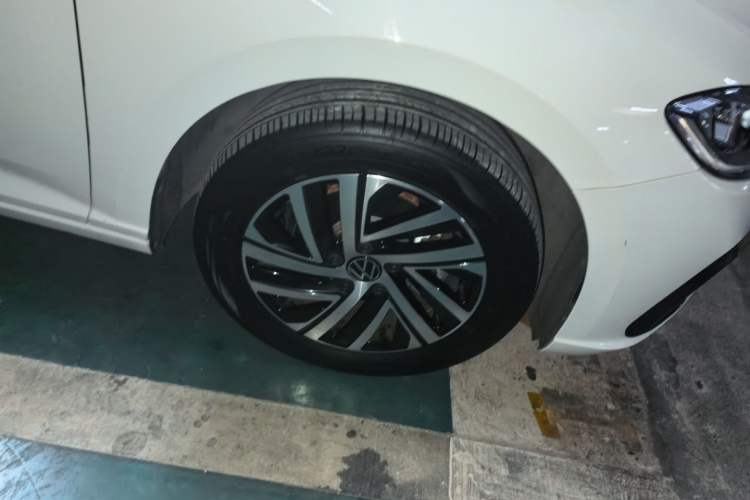 Used Volkswagen Lavida 2024 300TSI DSG Starry Sky Leading Edition Right Front Wheel Hub