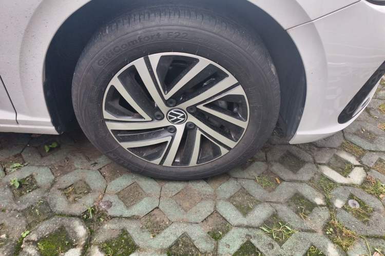 Used Volkswagen Lavida 2024 300TSI DSG Starry Sky Leading Edition Right Front Wheel Hub