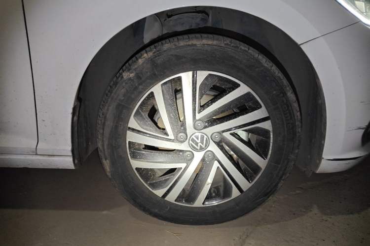 Used Volkswagen Lavida 2024 1.5L Automatic 5 Million Edition Right Front Wheel Hub