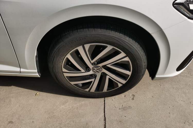 Used Volkswagen Lavida 2024 1.5L Automatic Starry Sky 5 Million Edition Right Front Wheel Hub