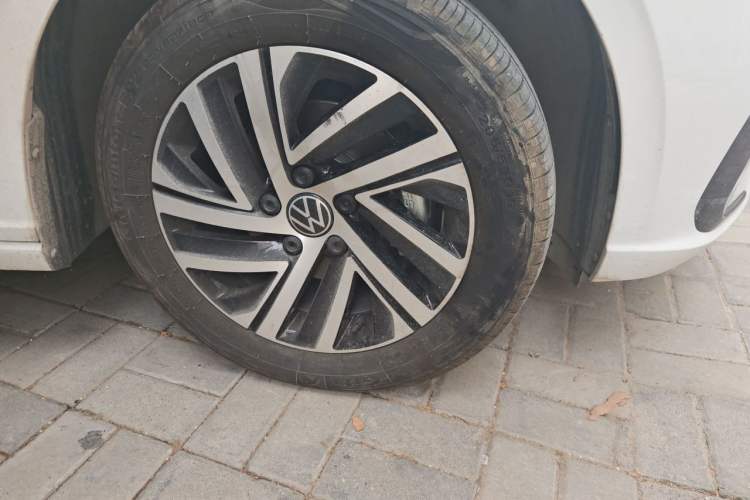 Used Volkswagen Lavida 2024 1.5L Automatic Starry Sky 5 Million Edition Right Front Wheel Hub
