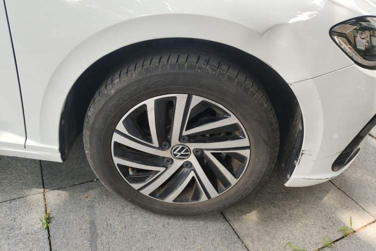 Used Volkswagen Lavida 2024 300TSI DSG Starry Sky Leading Edition Right Front Wheel Hub
