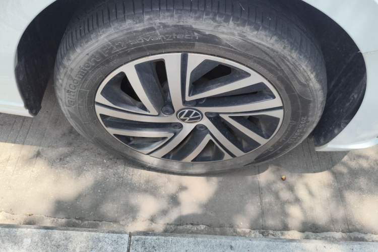 Used Volkswagen Lavida 2024 300TSI DSG Starry Sky Leading Edition Right Front Wheel Hub