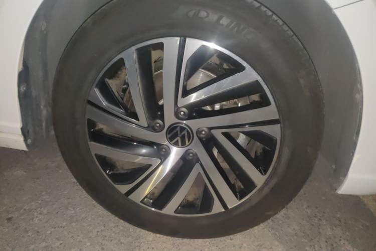 Used Volkswagen Lavida 2024 300TSI DSG Starry Sky Leading Edition Right Front Wheel Hub