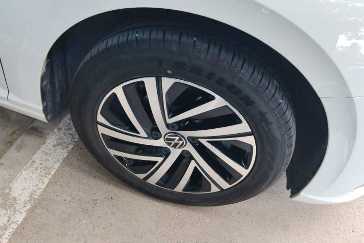 Used Volkswagen Lavida 2024 1.5L Automatic 5 Million Edition Right Front Wheel Hub