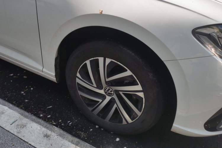 Used Volkswagen Lavida 2024 300TSI DSG Starry Sky Leading Edition Right Front Wheel Hub