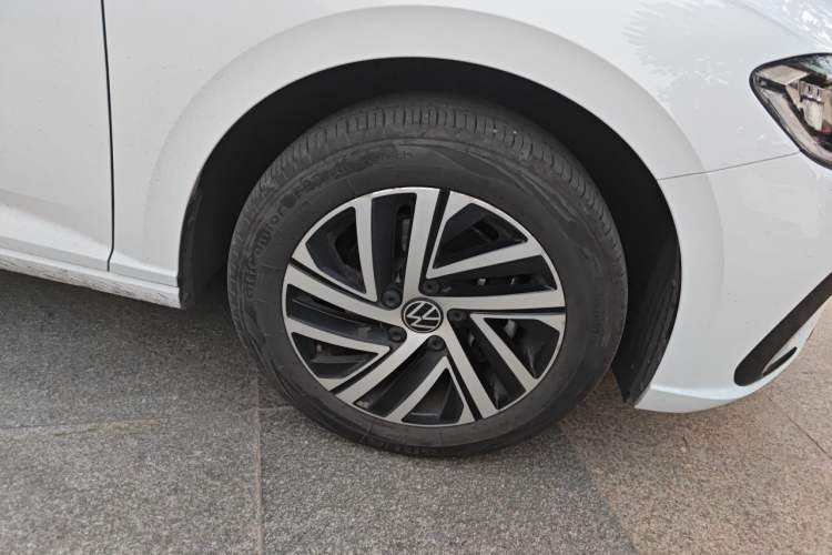 Used Volkswagen Lavida 2024 300TSI DSG Starry Sky Deluxe Edition Right Front Wheel Hub