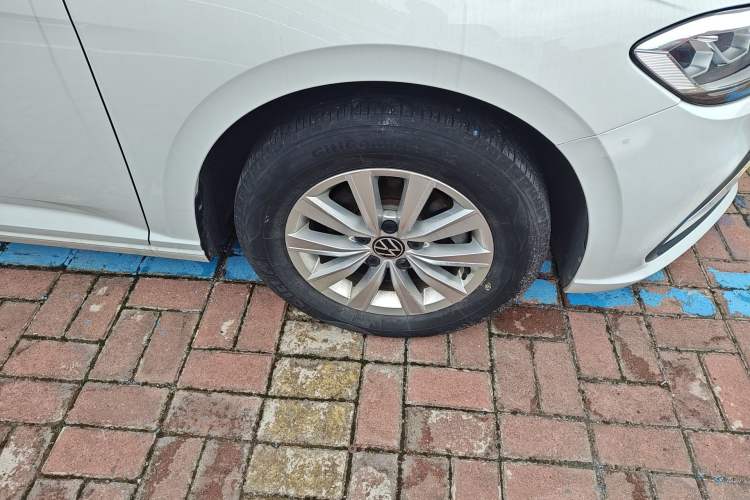Used Volkswagen Lavida 2024 1.5L Automatic DeYi Edition Right Front Wheel Hub