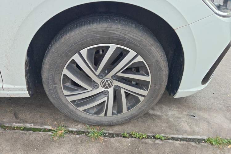 Used Volkswagen Lavida 2024 1.5L Automatic Starry Sky 5 Million Edition Right Front Wheel Hub