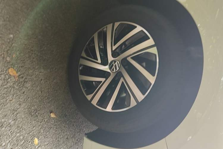 Used Volkswagen Lavida 2024 300TSI DSG Starry Sky Leading Edition Right Front Wheel Hub