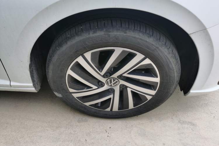 Used Volkswagen Lavida 2024 1.5L Automatic Starry Sky 5 Million Edition Right Front Wheel Hub