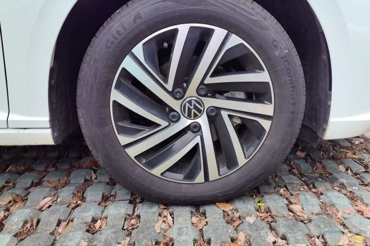 Used Volkswagen Lavida 2024 1.5L Automatic Starry Sky 5 Million Edition Right Front Wheel Hub
