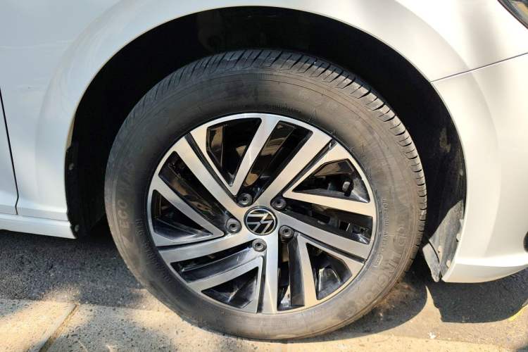 Used Volkswagen Lavida 2024 300TSI DSG Starry Sky Leading Edition Right Front Wheel Hub