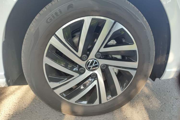 Used Volkswagen Lavida 2024 300TSI DSG Starry Sky Leading Edition Right Front Wheel Hub