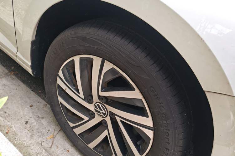 Used Volkswagen Lavida 2024 1.5L Automatic 5 Million Edition Right Front Wheel Hub