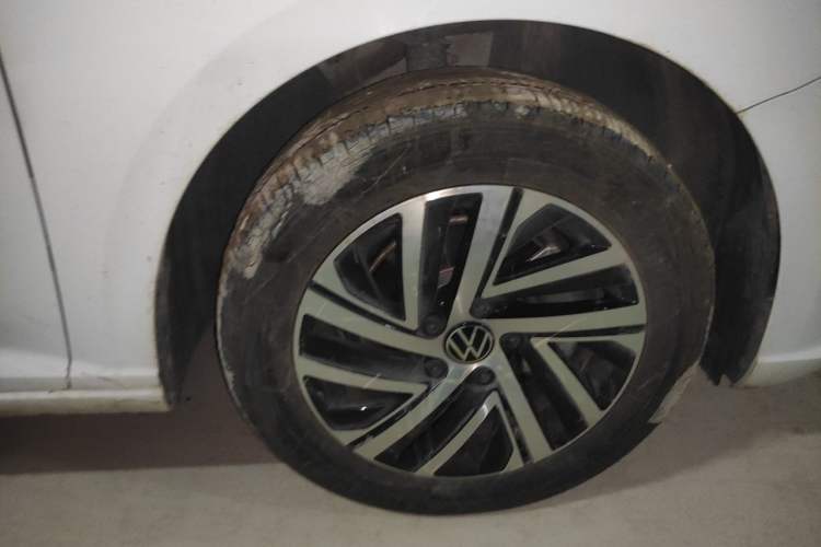 Used Volkswagen Lavida 2024 300TSI DSG Starry Sky Deluxe Edition Right Front Wheel Hub