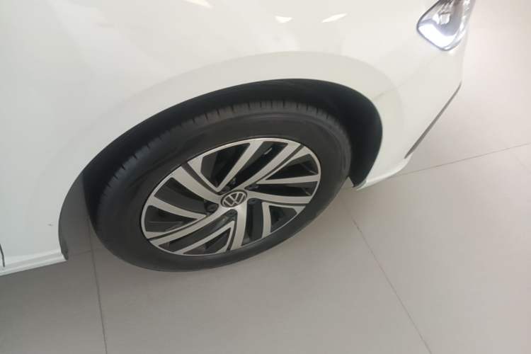 Used Volkswagen Lavida 2024 300TSI DSG Starry Sky Leading Edition Right Front Wheel Hub