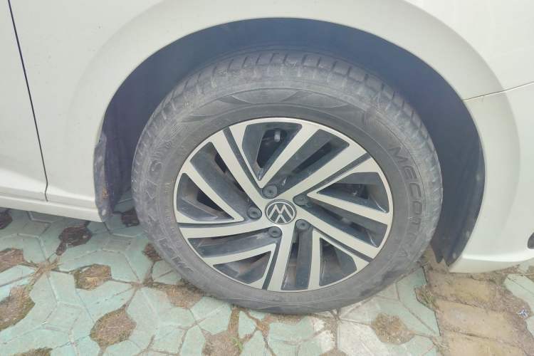 Used Volkswagen Lavida 2024 1.5L Automatic Starry Sky 5 Million Edition Right Front Wheel Hub