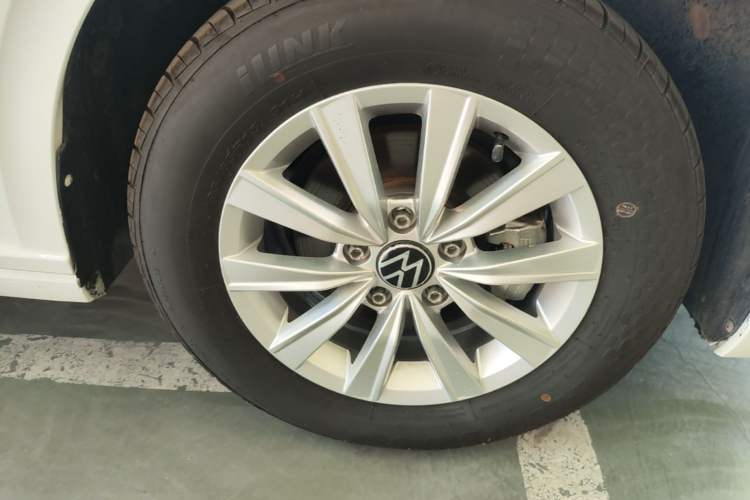 Used Volkswagen Lavida 2024 1.5L Automatic DeYi Edition Right Front Wheel Hub
